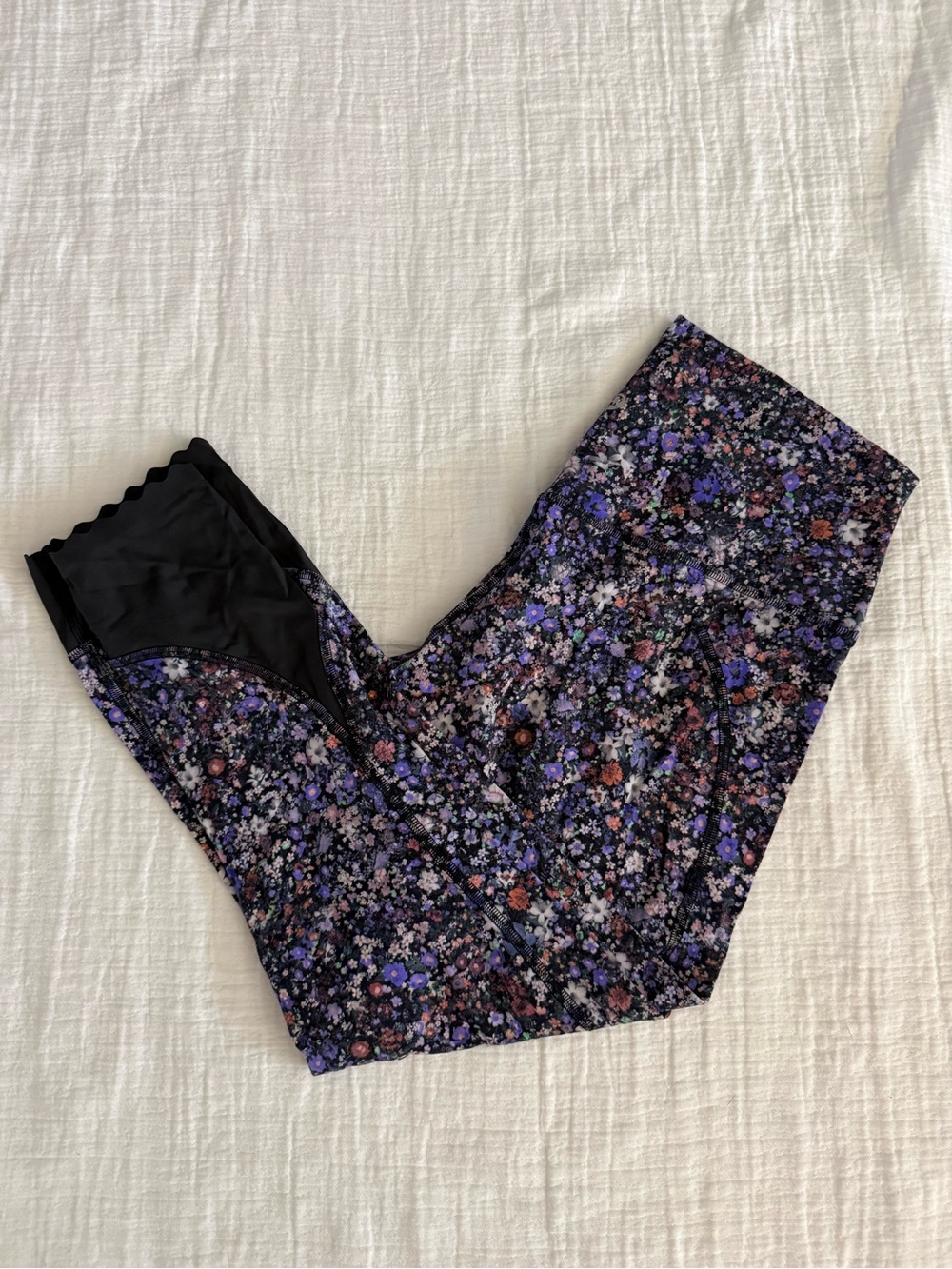 lululemon athletica Align Scalloped Hem High rise crop 23/24” inseam